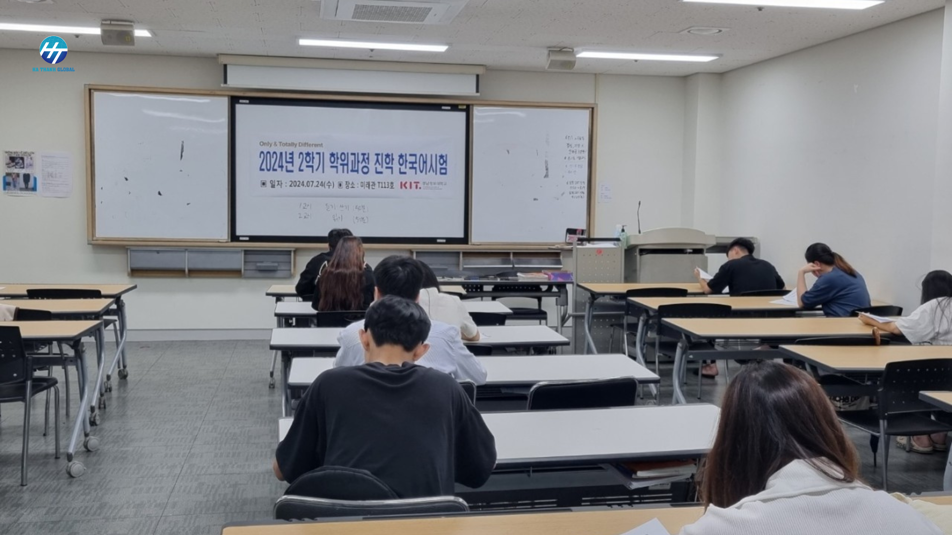 Rửa bát, phụ bếp